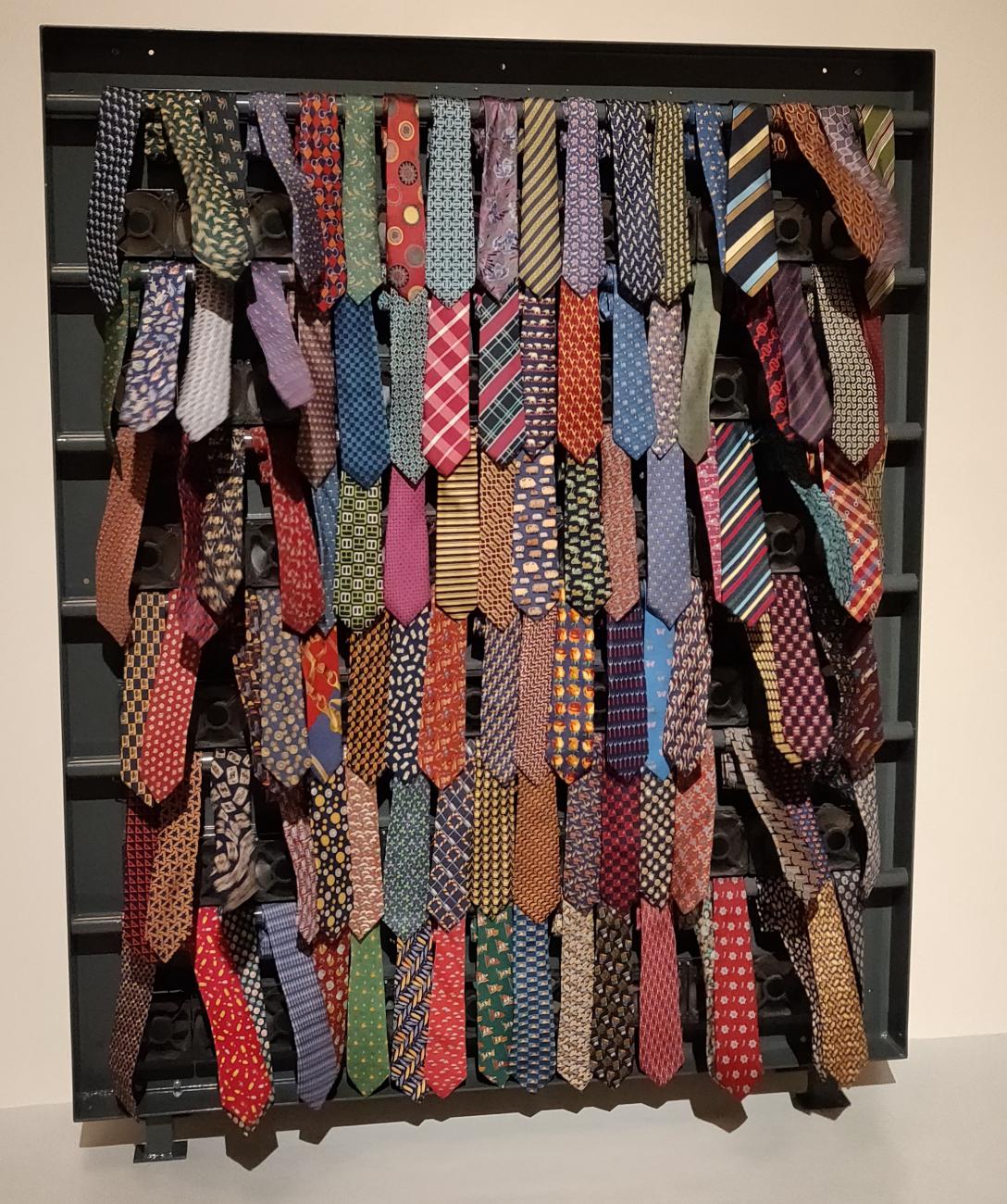 Airflow, 2001, Ties of natural silk, metallic and powder coated iron, fans, electrical equipment, programmable logic controller, power supply, 222,5 × 166,5 × 155 cm, collection privée, Airflow, 2001, Ties of natural silk, metallic and powder coated iron, fans, electrical equipment, programmable logic controller, power supply, 222,5 × 166,5 × 155 cm, collection privée,