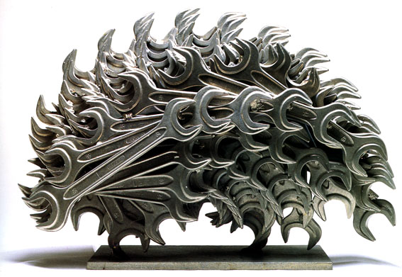 Arman Stegosaurus Plierus, 1978 - Accumulation de clefs en bronze Arman Stegosaurus Plierus, 1978 - Accumulation de clefs en bronze