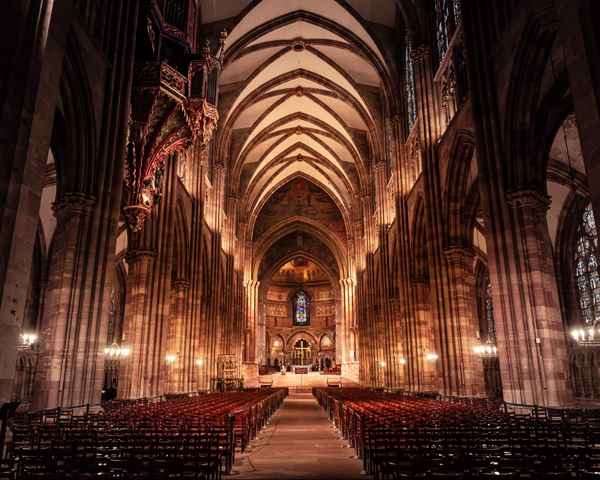 Nef de la Cathédrale de Strasbourg de style gothique Nef de la Cathédrale de Strasbourg de style gothique