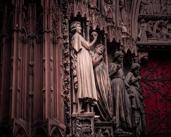 Les Vierges du portail méridional - Cathédrale de Strasbourg Les Vierges du portail méridional - Cathédrale de Strasbourg