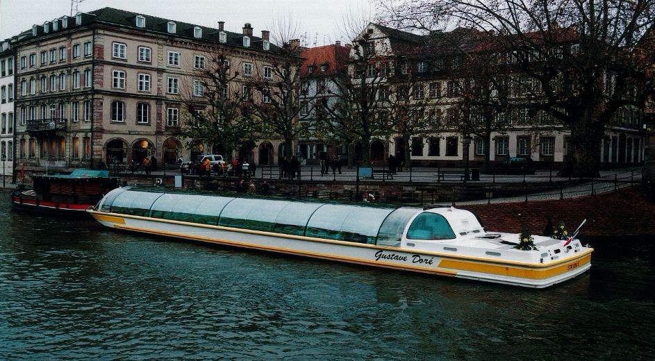 Le Gustave Doré à son embarcadère Palais Rohan en 2000 batorama-premier-bateau-electrique-Strasbourg-Gustave-Dore