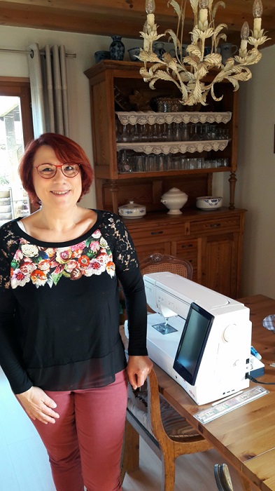 Christiane Koch dans son atelier à Gertwiller