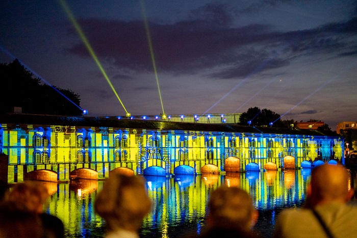 Les illuminations à Strasbourg en été au barrage Vauban