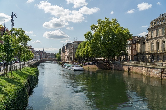 L'embarcadère de Batorama au pied du Palais Rohan à Strasbourg
