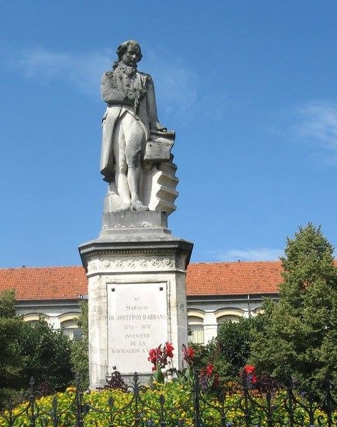 Statue du marquis Claude Jouffroy d’Abbans dans le Jardin des Senteurs à Besançon Statue du marquis Claude Jouffroy d’Abbans dans le Jardin des Senteurs à Besançon