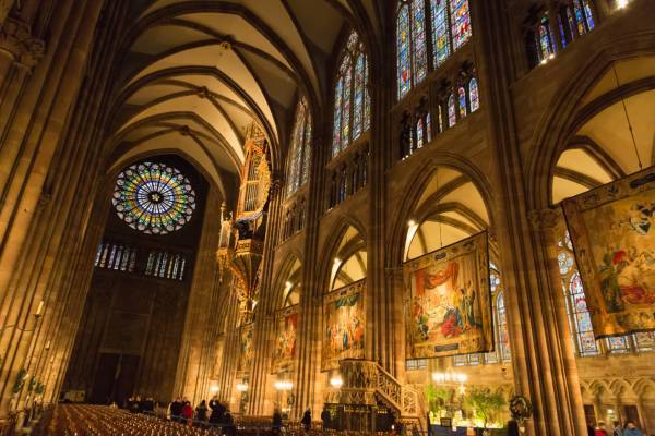 Hauteur du Narthex de la Cathédrale de Strasbourg Hauteur du Narthex de la Cathédrale de Strasbourg