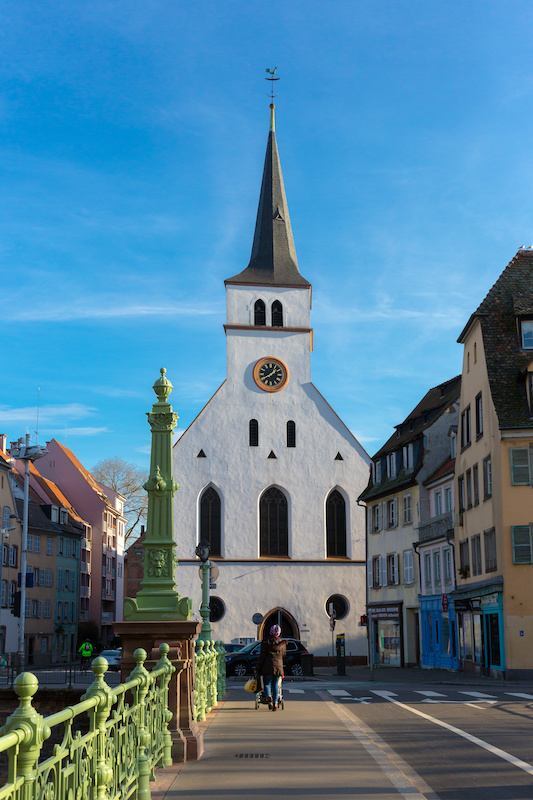 L'église Saint-Guillaume et son clocher penché L'église Saint-Guillaume et son clocher penché