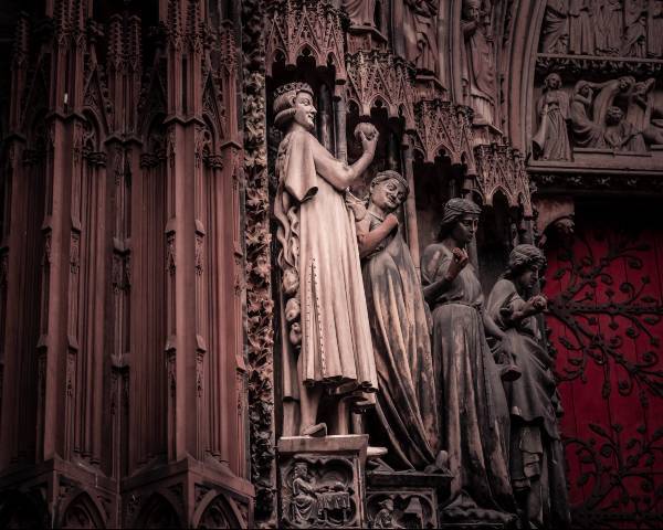 Les Vierges du portail méridional - Cathédrale de Strasbourg Les Vierges du portail méridional - Cathédrale de Strasbourg
