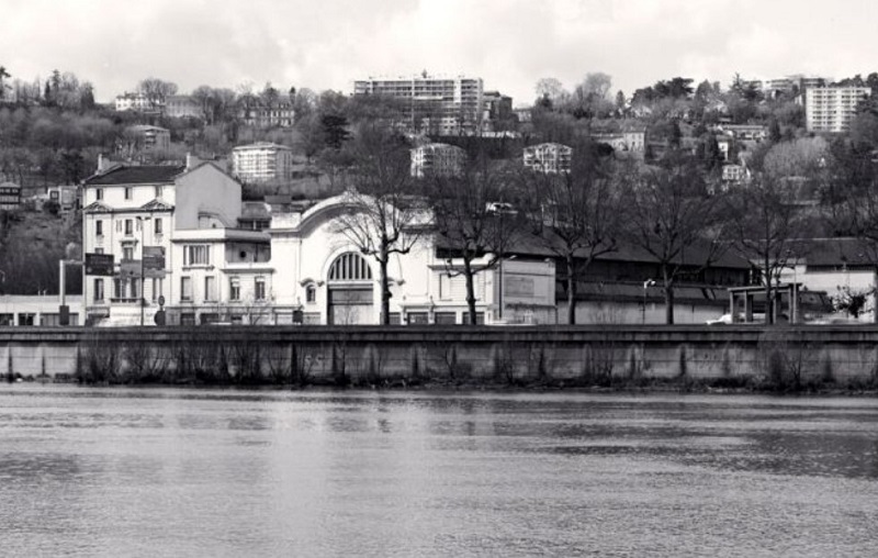 Vue des Etablissements Chevalier depuis le fleuve Vue des Etablissements Chevalier depuis le fleuve