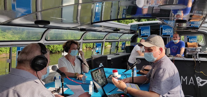 Fanny Klipfel de France 3 pour l'émission 100% VIP de France bleu Alsace à bord du bateau événementiel de Batorama