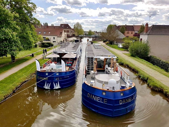 Les péniches Danièle et Jeanine de CroisiEurope La péniche Danièle de CroisiEurope