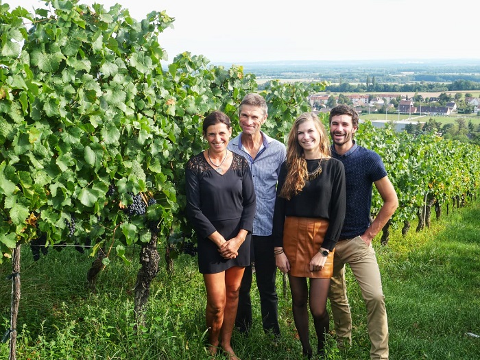 Cathy, Marc, Audrey et Loïc dans les vignes de Soultz (© Weinzaepfel)