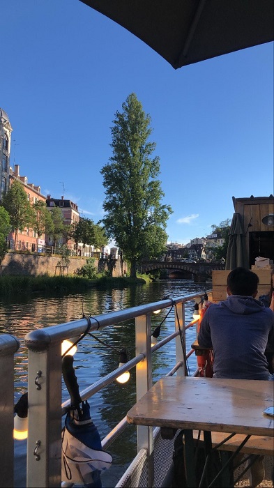 Un lieu idéal pour décompresser au bord du canal du Faux-Rempart - © Le Lavoir Le Lavoir Strasbourg