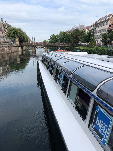 Le Doubs, bateau événementiel de Batorama sur lequel est enregistré l'émission 100% VIP de France Bleu Alsace