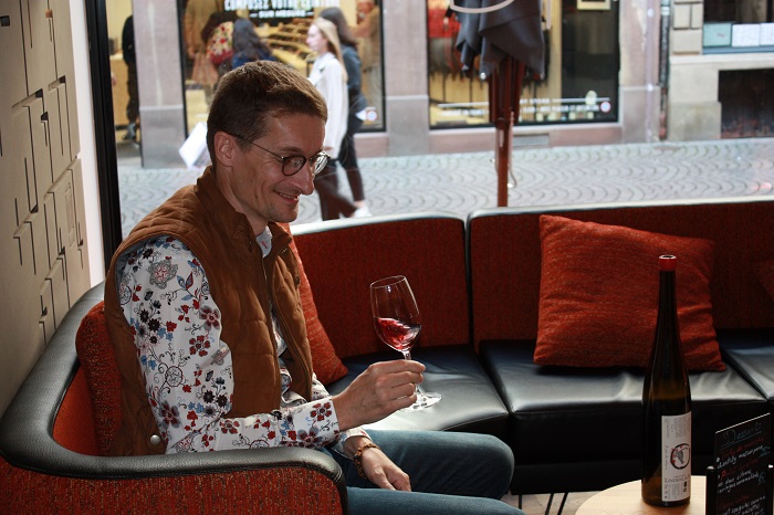 Géraud Bonnet - © Lucie Bousquet Géraud Bonnet, dirigeant du bar Un Cantalou à Strasbourg