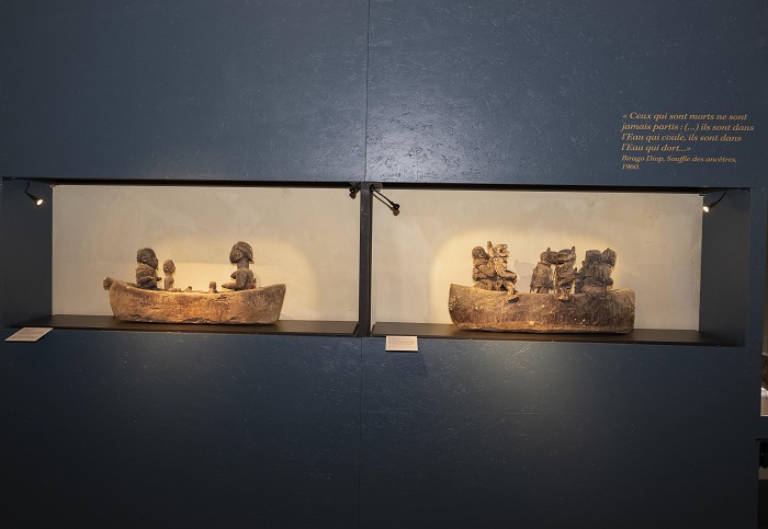 Exposition temporaire sur les pirogues Todjivu au musée Vodou