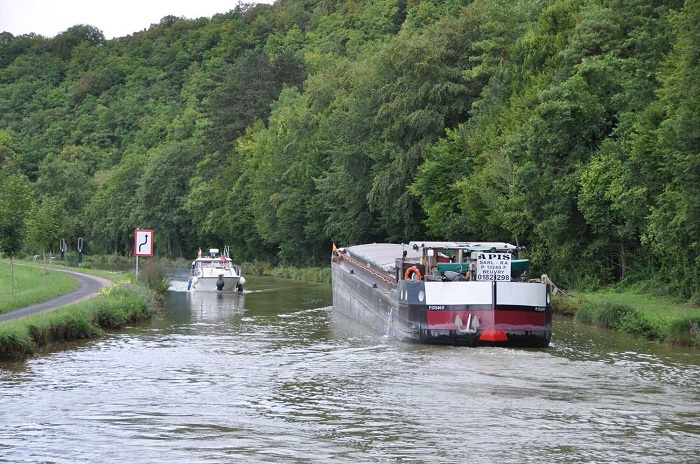 Sur le canal de la Marne, entre Donjeux et Chaumont © ANPEI Sur le canal de la Marne, entre Donjeux et Chaumont © ANPEI