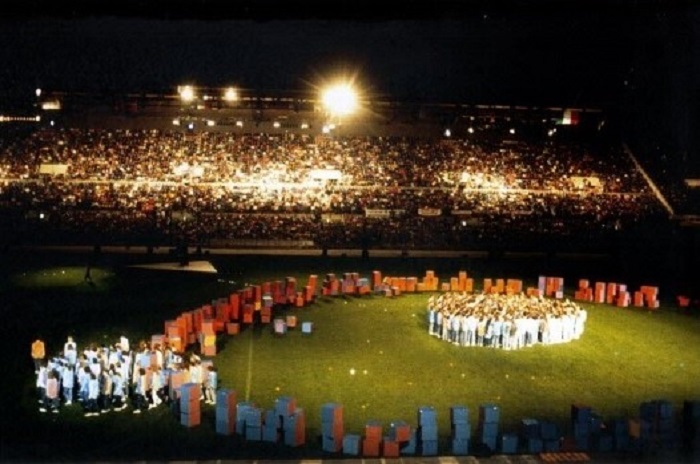 Rencontre du Pape Jean Paul II à la Meinau le samedi soir du 8 octobre 1988 © Archives Le Républicain Lorrain Le pape Jean Paul II