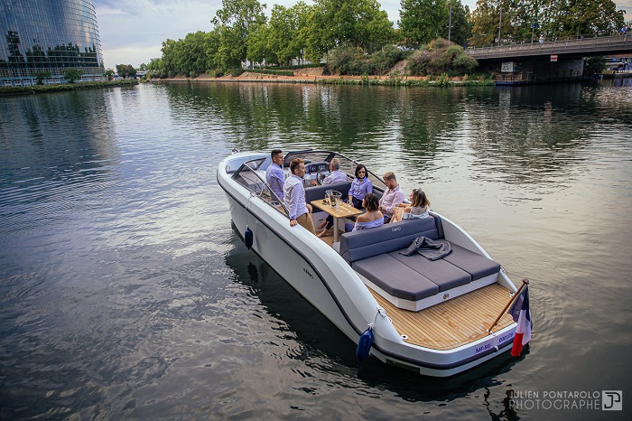 Yacht électrique NAO et son pilote Batorama © Julien Pontarolo Photographe Shooting photo NAOS