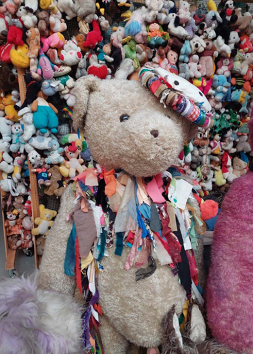© Frac Alsace Charlemagne Palestine et ses peluches