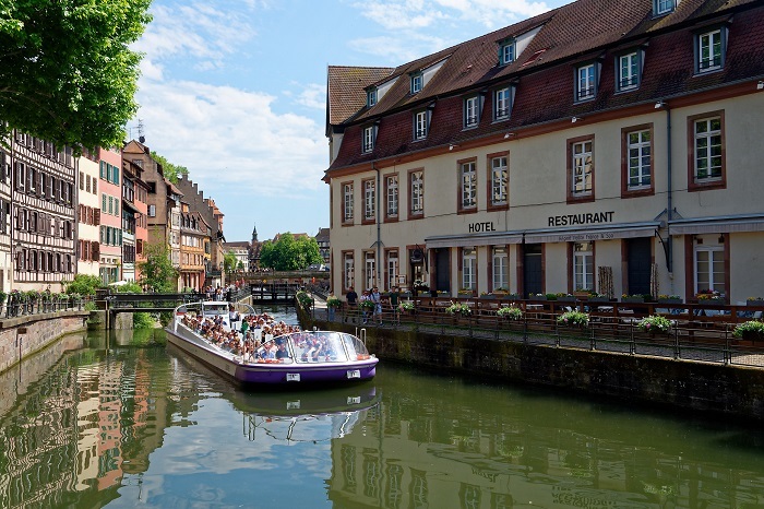 Une visite commentée en bateau-promenade, via un itinéraire inédit, entre l'Ill et le Rhin. © Batorama Une visite commentée en bateau-promenade, via un itinéraire inédit, entre l'Ill et le Rhin. © Batorama