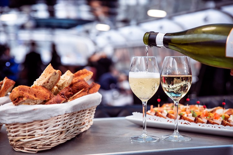 Dégustations le temps d’une croisière le 16 octobre dans le cadre du Fascinant Week-end en Alsace. © Batorama Batorama- Fascinant Week-end Vignobles & Découvertes