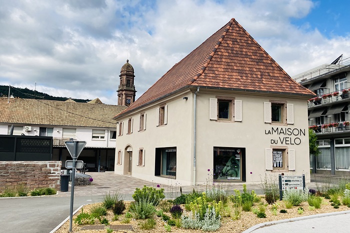 La nouvelle maison du vélo à Guebwiller, sur le parcours cycliste dans la ville. ©Marie Lettermann La nouvelle maison du vélo à Guebwiller, sur le parcours cycliste dans la ville. ©Marie Lettermann