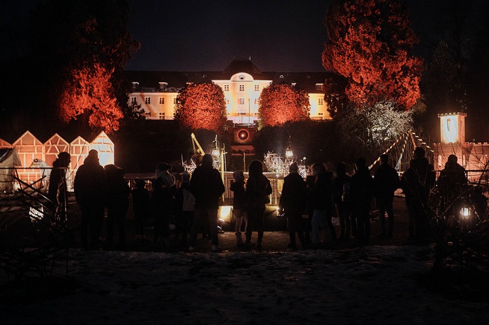 Pour la première fois, la visite contée passera par le château du Parc de Wesserling ©Steeve Josh Batorama - Noël au Jardin Wesserling 2022