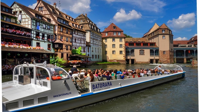 Aucune exception pour les touristes qui souhaitent visiter Strasbourg, qu’ils soient français ou étrangers. © Visit Alsace Aucune exception pour les touristes qui souhaitent visiter Strasbourg, qu’ils soient français ou étrangers. © Visit Alsace