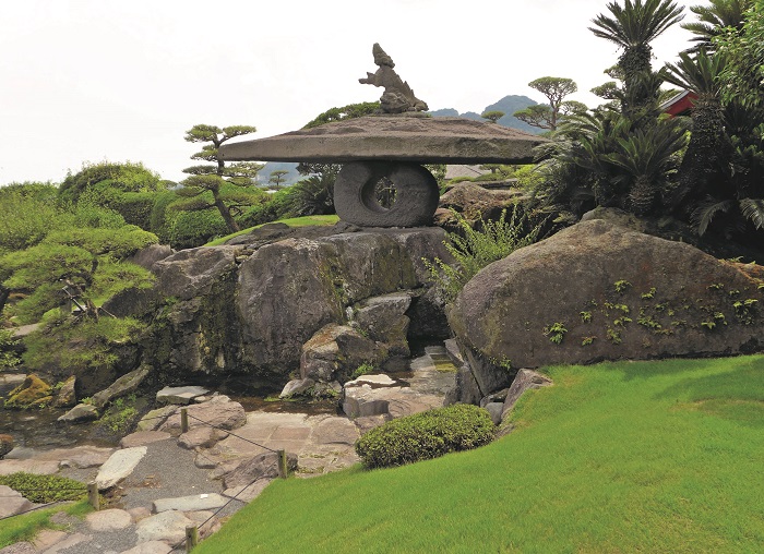Un jardin de Nagoshima, photographié par un Strasbourgeois qui expose une vingtaine de panneaux représentant des jardins japonais © Clément Keller Un jardin de Nagoshima, photographié par un Strasbourgeois qui expose une vingtaine de panneaux représentant des jardins japonais. Crédit photo : Clément Keller