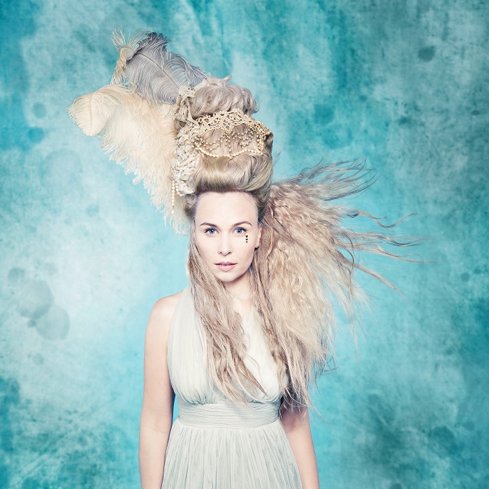 Micaëla (Elsa Dreisig) incarne la pureté, l'innocence, mais aussi la soumission à la famille, face à Carmen la rebelle © Simon Fowler. Micaëla (Elsa Dreisig) incarne la pureté, l'innocence, mais aussi la soumission à la famille, face à Carmen la rebelle © Simon Fowler.