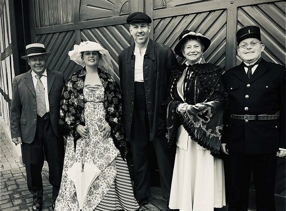 La « Grande Jeanne » est de retour dans son village natal. Comment faire pour l'y retenir ? © Théâtre alsacien de Strasbourg La « Grande Jeanne » est de retour dans son village natal. Comment faire pour l'y retenir ? © Théâtre alsacien de Strasbourg