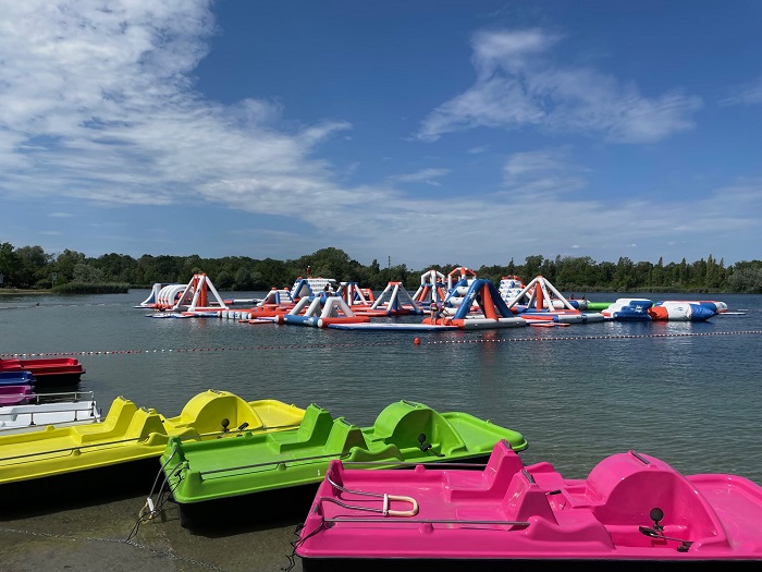 Aqua Fun Park au lac Achard © Top Music - Lucie D'Agosto Aqua Fun Park au lac Achard