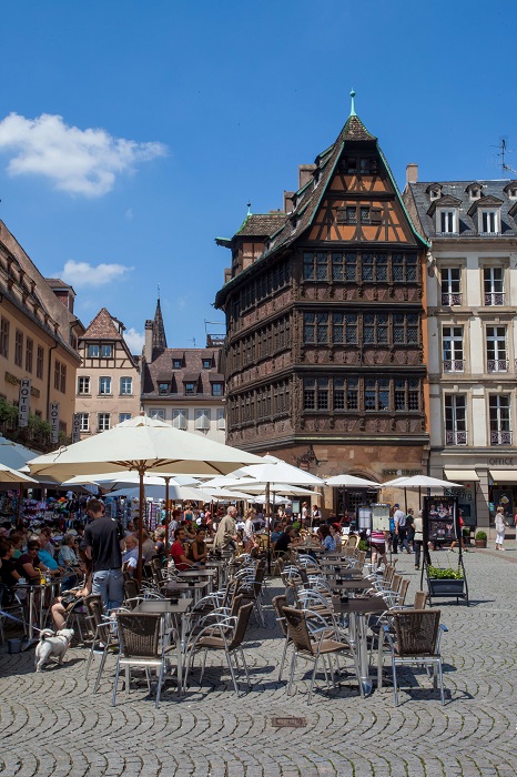 Aux pieds de la cathédrale de Strasbourg, une pause gourmande s’impose ! © Philippe de Rexel - OTSR Aux pieds de la cathédrale de Strasbourg, une pause gourmande s’impose !