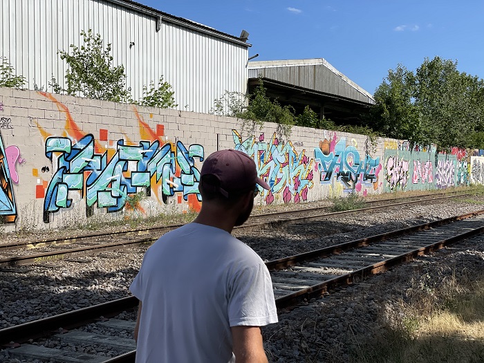 Graffeur Apaiz mur graffé