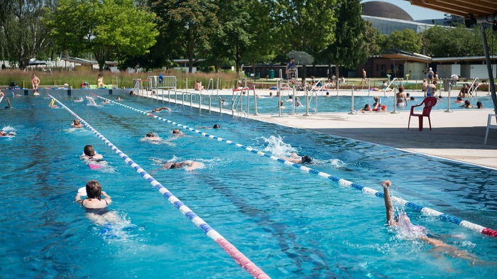 Vivez un été alsacien serein : profitez des coins de fraîcheur de Strasbourg ! © Visit Strasbourg Piscine du Wacken