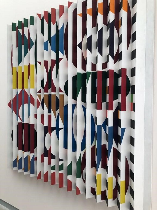 Oeuvre de Yaacov Agam vue de presque face Exposition Radical Würth