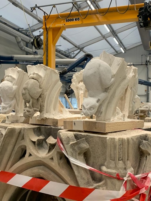 Les nombreux chantiers en cours sur des monuments historiques ailleurs en France entretiennent les savoir-faire nécessaires à la restauration de Notre-Dame. Chantier Cathédrale Notre-Dame de Paris