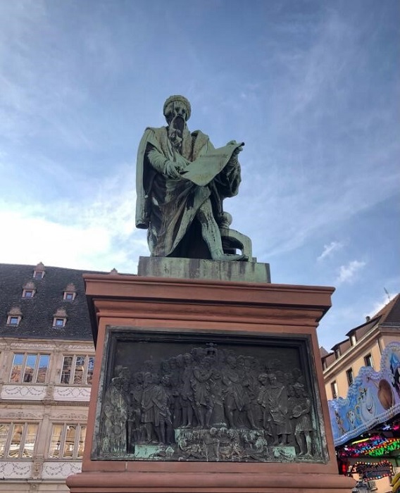 Qui se cache derrière Gutenberg, l’inventeur de l’imprimerie ? Tout savoir lors d’une exposition sur sa statue strasbourgeoise programmée musée historique Statue Gutenberg