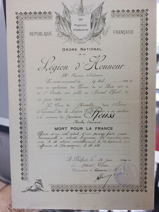 Ce document français accorde une décoration posthume à l'un des trois fils d'Edouard Reuss : tous sont morts sous l'uniforme français au début de la Première Guerre mondiale. Légion d'honneur Reuss