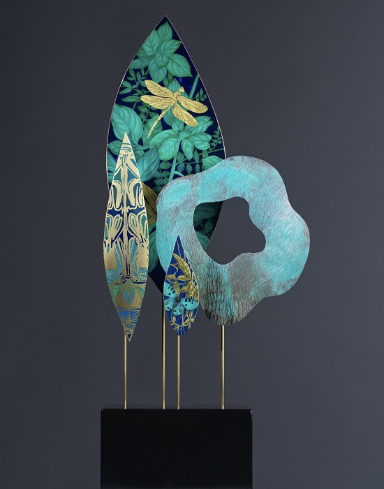 Sculpture « Le bestiaire minuscule . Laque Laiton gravé et martelé en collaboration avec ma fille Solène Rolland © Studio Pygmalion Oeuvre de Nathalie et Solène