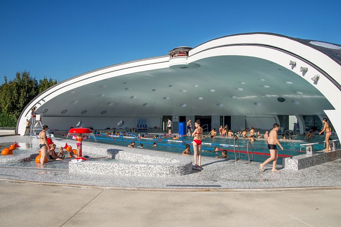 Réhabilitée, la Piscine Tournesol de Lingolsheim s’adapte à la belle saison ! © Jean-Baptiste Domer Piscine Tournesol de Lingolsheim