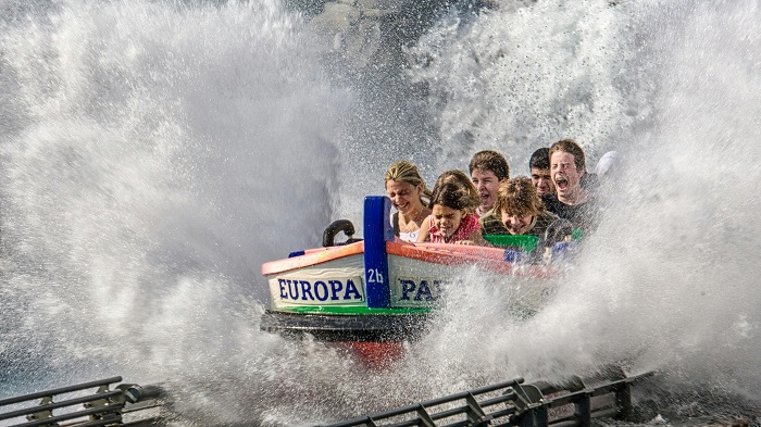 Jeux d’eau, manèges familiaux ou attractions à sensation, chacun trouve son bonheur dans les parcs d’attraction ! © Pexels Pixabay Europa Park
