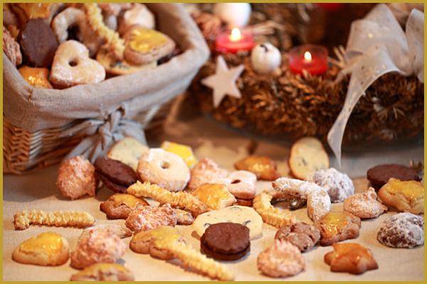 Les Butterbredele (sablés au beurre), les Spritzbredele et leurs formes si particulières, les étoiles à la cannelle ou à la confiture... les spécialités d'Alsace satisfont tous les amateurs de sucreries ! © Alsacelorraine.com Bredele