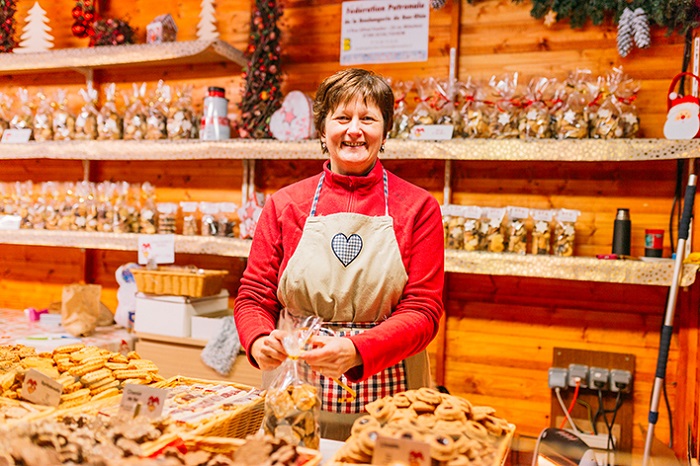 Bredele au marché de Noël à Strasbourg Stand marché de Noël bredele