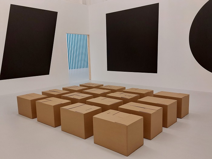 Au Musée d’art moderne et contemporain de Strasbourg, cette oeuvre de Claude Closky, « Toutes les façons de fermer une boîte en carton » © Photo L.M. Au Musée d’art moderne et contemporain de Strasbourg, cette oeuvre de Claude Closky, « Toutes les façons de fermer une boîte en carton »