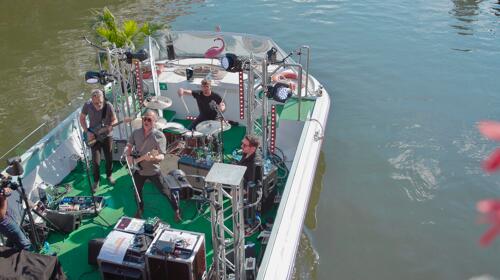 Bateau découvert musicien