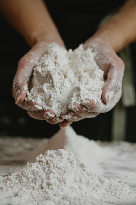 Pour réussir la recette des knepfle, il faut juste quelques ingrédients : de la farine, du sel, des œufs et de l'eau © pexels Klaus Nielsen Knepfle
