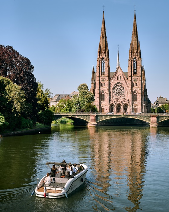 NAO - bateau privatisable à Strasbourg jusqu'à l'Eglise Saint-Paul