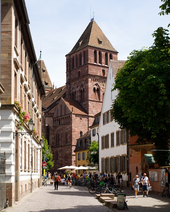La place Saint-Thomas à Strasbourg